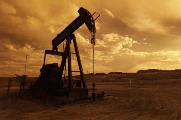 Нефть после недавнего падения подорожала на 3-4%