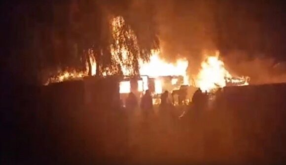 Под Пензой произошел крупный пожар в цыганском поселке