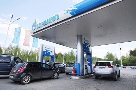 Россияне ездят заправлять автомобили в Казахстан, где на российских АЗС бензин дешевле почти в два раза