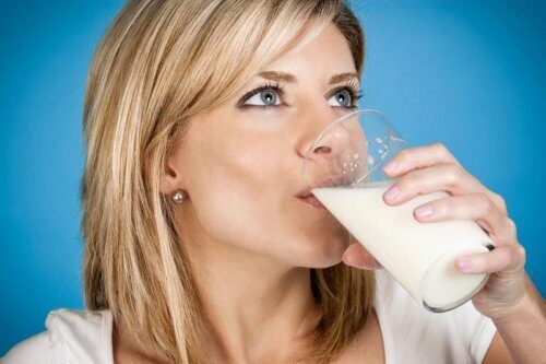 Ученые: При употреблении острой пищи молоко уменьшает жжение