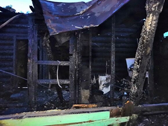 В Екатеринбурге на пожаре в частном доме погибли два человека. СКР проводит проверку