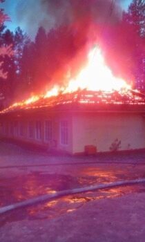 В Костромской области в детском лагере сгорел деревянный корпус