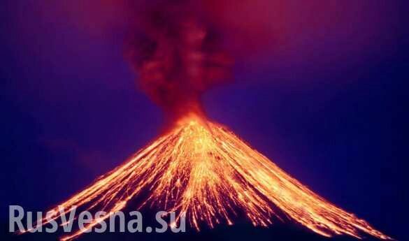 Вулкан на Курилах «проснулся» после века затишья (ФОТО, ВИДЕО)