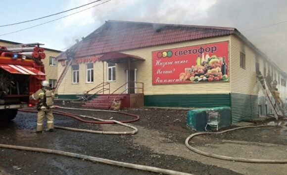 В Верхнем Уфалее загорелся магазин «Светофор»