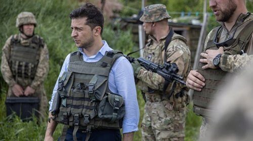 Зеленский пообещал жесткий ответ на обстрелы в Донбассе