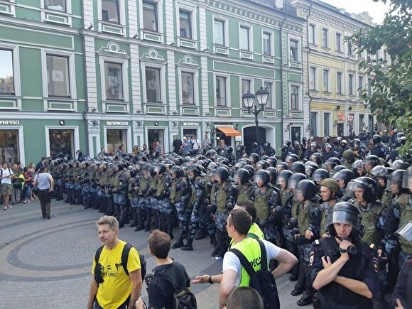 Больше половины задержанных на митинге оппозиции в Москве отпустили из полиции