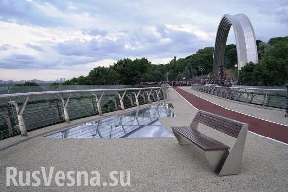 «Крымский мост треснул в центре Киева»: в Сети жёстко высмеяли разваливающееся «чудо» Кличко (ВИДЕО)