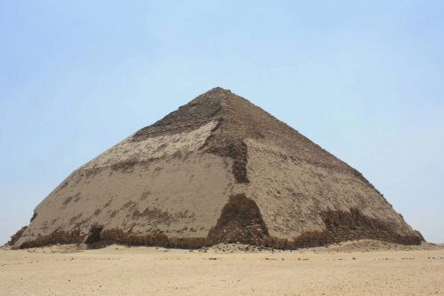 «Ломаная» пирамида в Египте вновь открыта для туристов