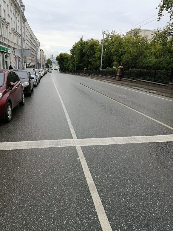 На мэрию Екатеринбурга пожаловались прокурору из-за планов переложить «идеальную дорогу»