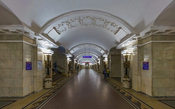 Петербуржец изрезал ножом глухонемых пассажиров метро, которые не отвечали на его вопросы