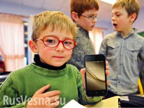 Российским школьникам могут запретить пользоваться смартфонами в учебных заведениях