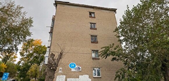 СМИ: в Первоуральске из окна пятого этажа выпала пятилетняя девочка