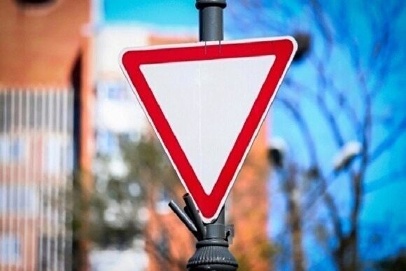 Суд разрешил властям Москвы установку уменьшенных дорожных знаков