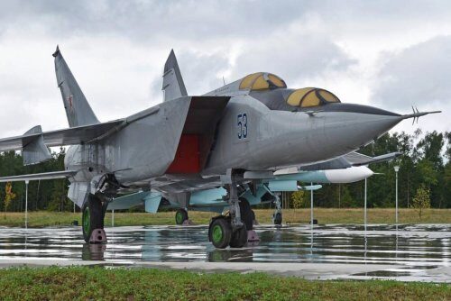 Три истребителя, стоящие на вооружении ВВС РФ, вошли в список самых быстрых: ТОП-5 от США