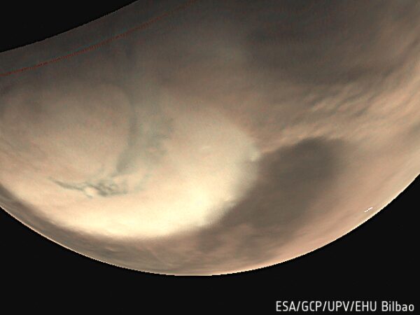 Ученые наблюдают вихри пыльной бури на Марсе