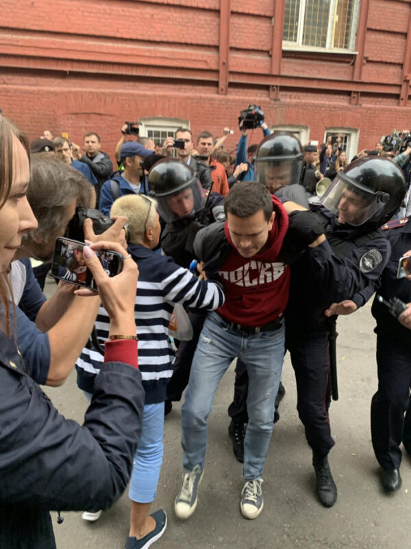В Москве госпитализировали трех задержанных на акции в поддержку независимых кандидатов