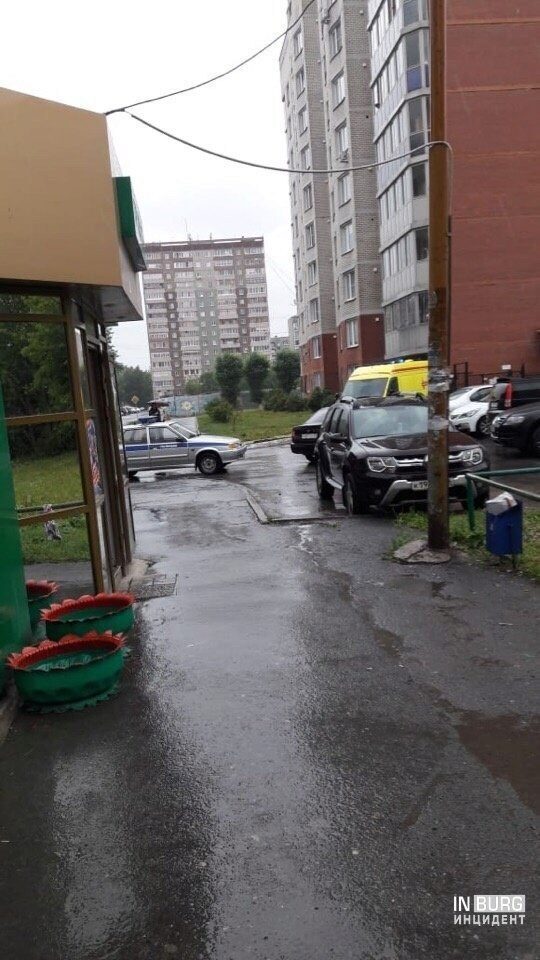 В Екатеринбурге на глазах продавца киоска застрелили мужчину