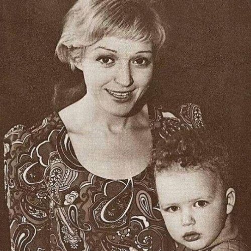 Виторган опубликовал в инстаграме архивный снимок со своей матерью