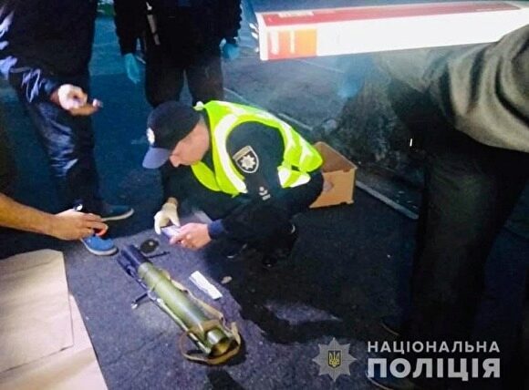 В Киеве неизвестный обстрелял здание телеканала из гранатомета