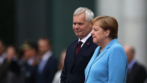 Во время третьего приступа дрожи Меркель, она шептала: «Я справлюсь»