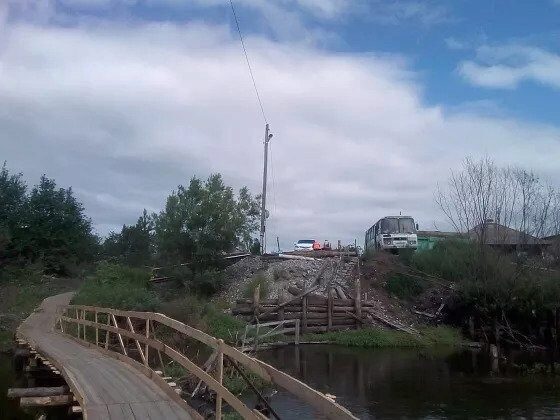 В Серове начали строить мост после того, как жители уже построили свой