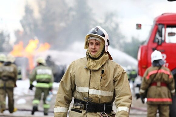 В Сургутском районе загорелись автоцистерны с топливом