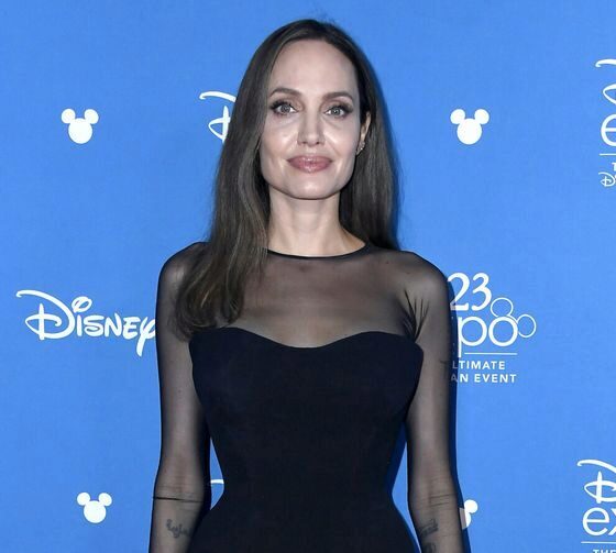 Анджелина Джоли восхитила тонкой талией на премьере второй части «Малефисенты»