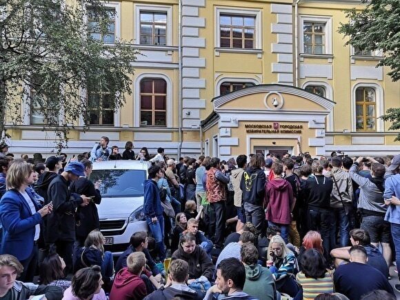 Число задержанных на акции протеста в Москве выросло до 600 человек