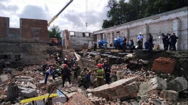 Два человека погибли при обрушении стены в Новосибирске