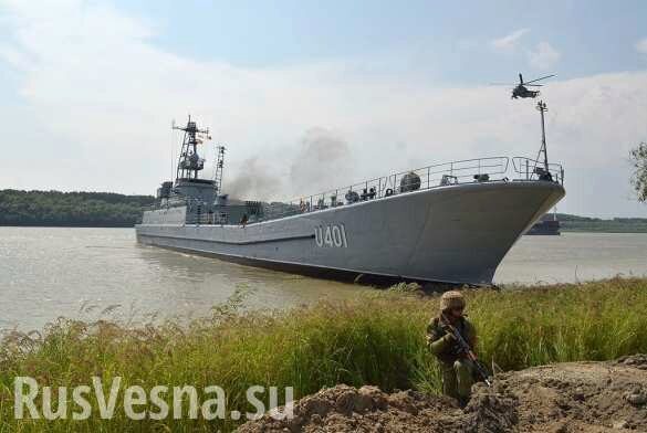 Крупнейший десантный корабль ВМС Украины встал на ремонт