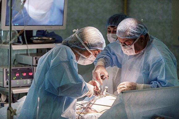 Куйвашев вызвал из отпуска главу минздрава из-за увольнений хирургов в Нижнем Тагиле