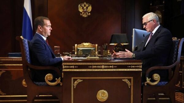 Медведев назвал условия перехода на четырехдневную рабочую неделю