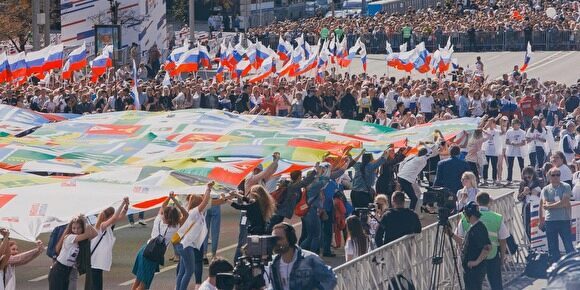 МВД сообщило о 100 тысячах участников митинга-концерта в честь флага РФ