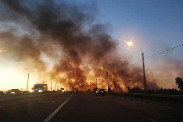 На левом берегу Ростова-на-Дону тушат крупный пожар