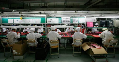 На заводах, производящих устройства для Amazon, трудятся сотни китайских школьников