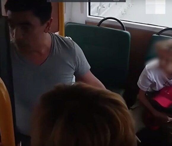 На Урале прокуратура проверит водителя и кондуктора, заставлявших ребенка вымыть автобус