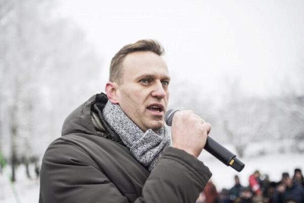 Навальному выгодно сажать за решетку мирных граждан, считает Серуканов