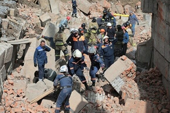 После обрушения здания в Новосибирске задержали сотрудников компании-подрядчика