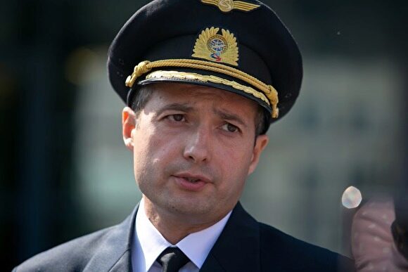 Путин присвоил пилотам, посадившим самолет в поле, звание Героев России