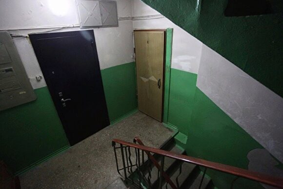 Силовики дважды за вечер пытались выломать дверь квартиры участника акции 27 июля