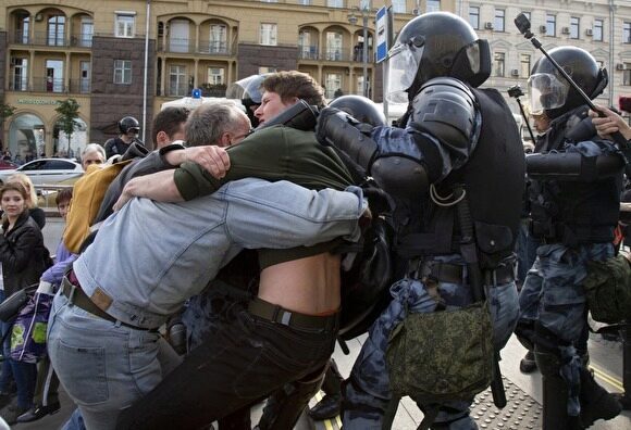 СК отказался рассматривать заявления шести избитых силовиками участников митингов в Москве