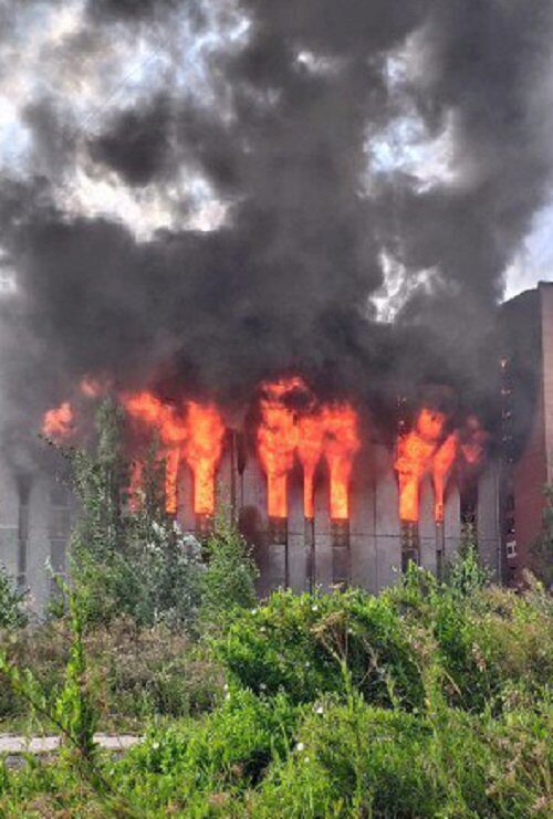 В Петербурге полыхает серьезный пожар