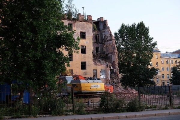 В Петербурге власти, похоже, сносят еще один старинный дом