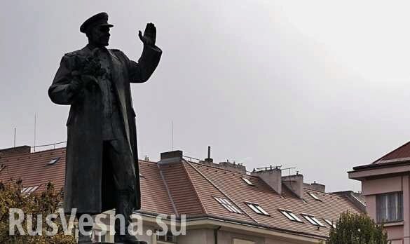 В Праге осквернили памятник советскому маршалу (ФОТО)
