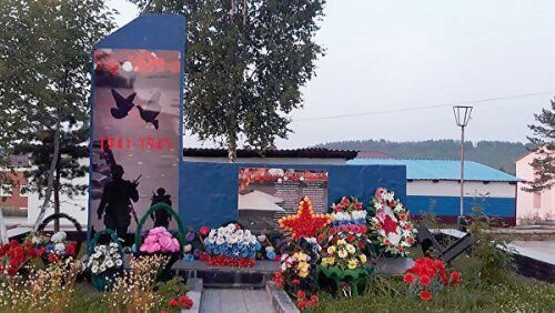 В Приамурье демонтировали панно на памятнике погибшим солдатам