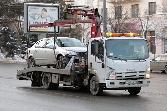 В Екатеринбурге изменился порядок эвакуации машин нарушителей. Комментарий юриста