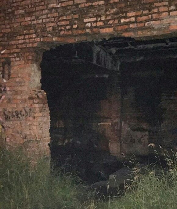 В Екатеринбурге школьник погиб при падении с крыши заброшенного здания