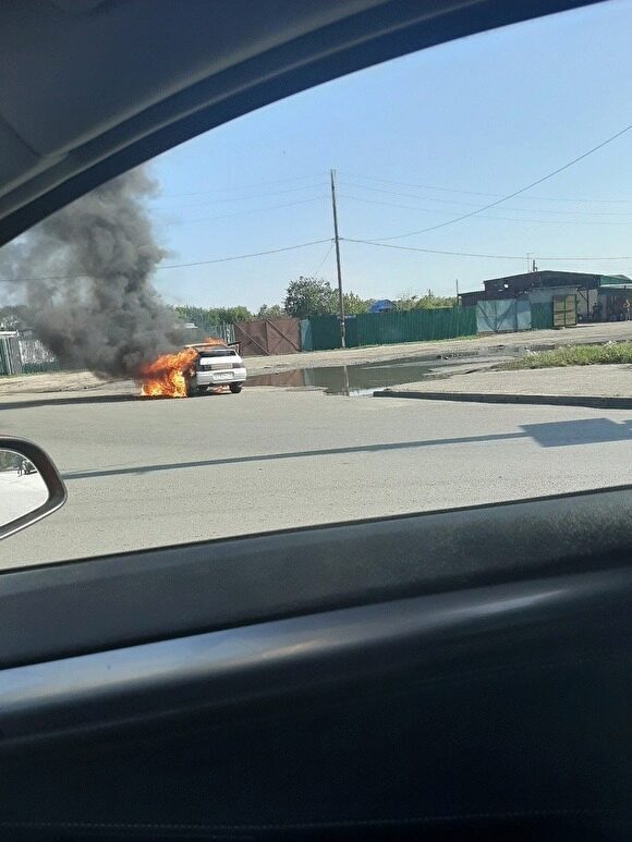 В Кургане на перекрестке загорелся автомобиль