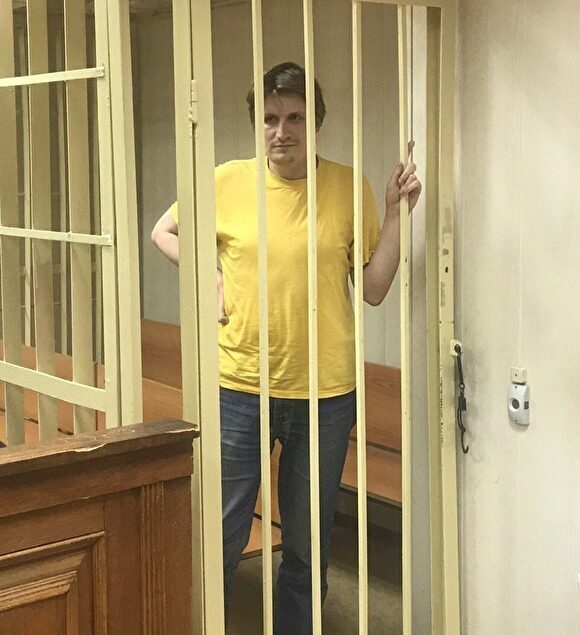 В Москве суд арестовал блогера, обвиняемого в призывах к насилию над детьми росгвардейцев