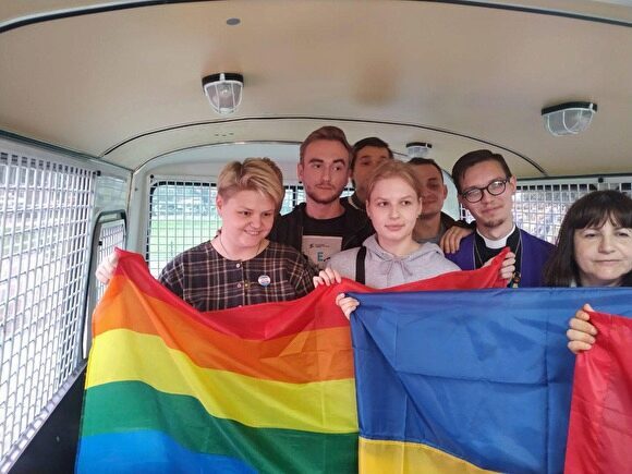 В Петербурге во время ЛГБТ-акции задержали активистов и журналистов